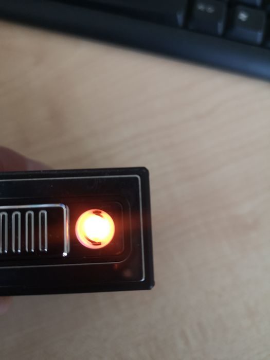 Кутия за цигари вградена USB запалка