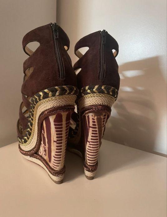Sandale cu platforma louboutin
