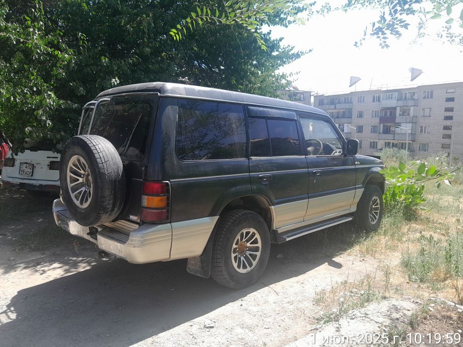 Машина пажеро 1993