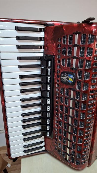 Vând Acordeon Weltmeister Meteor 120 basi