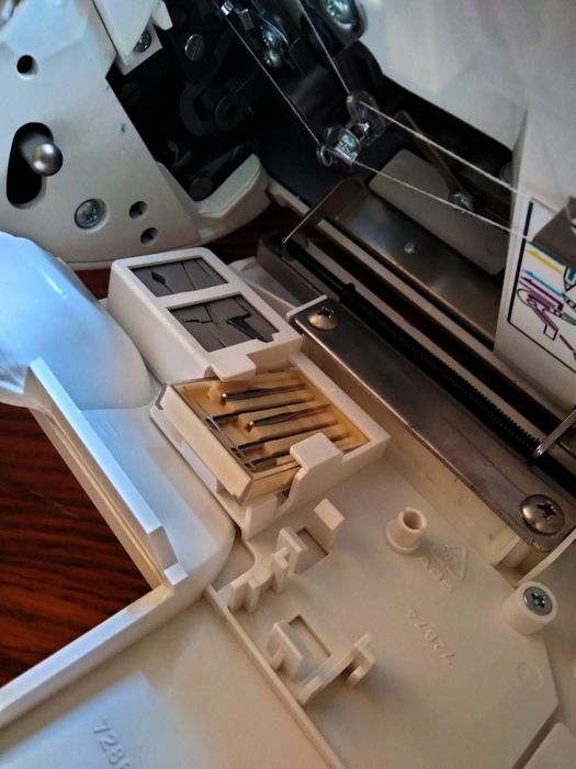 оверлок JAGUAR  HQ095D