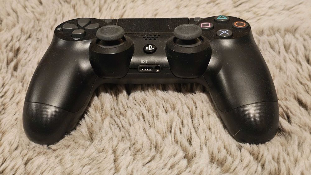 Продавам Playstation 4
