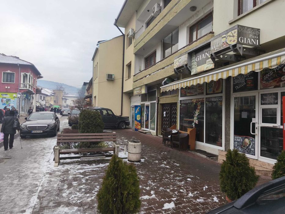 Магазин и пицария/Наем/Търговски обект в идеален център в гр. Тетевен