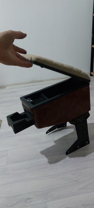 Подлокотник, қол тірегіш