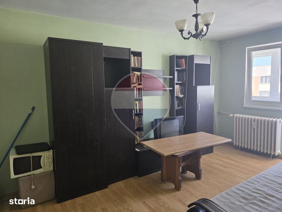 DE VANZARE Apartament 2 camere ,1 Decembrie , Ideal pentru renovare — fotografia 3