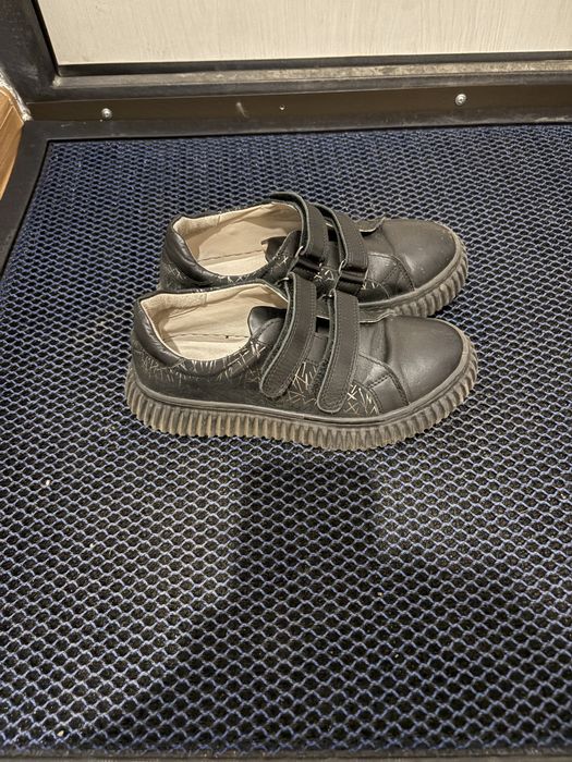 Кроссовки кожаные 34 размера