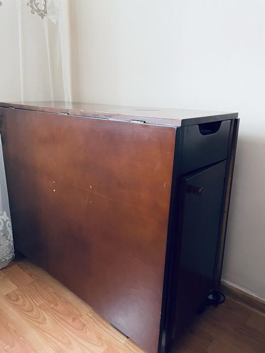 Masa plianta extensibila pentru 6 persoane, +4 scaune