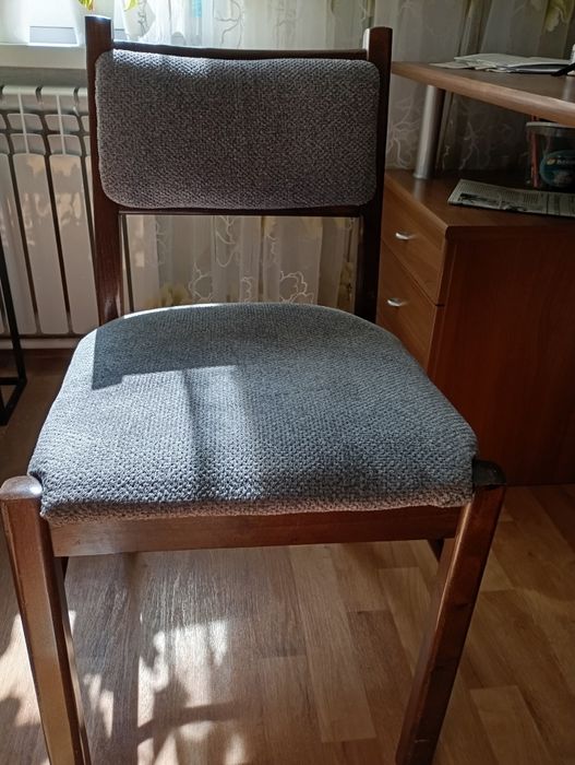 Продам два стула