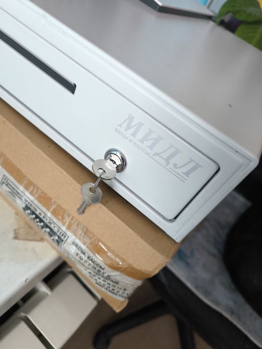 Денежный ящик и компьютер в комплекте