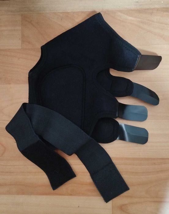 Доставка. Бандаж на голеностопный сустав с опорой