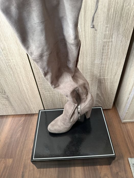 високи велурени ботуши