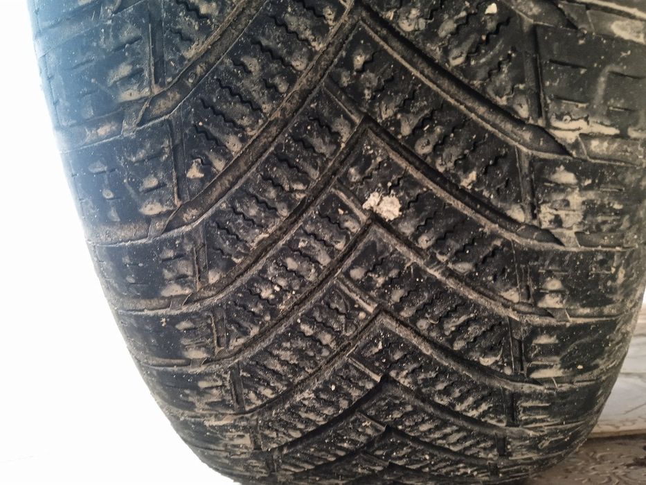 Машина йили 2023 .    
Юргани 22000 
АВС бор
Механика
Сидения кизийди