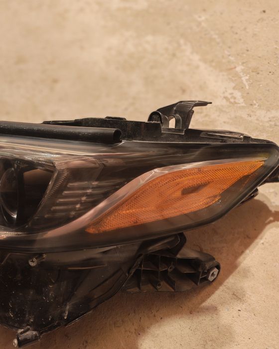 Фара Toyota Camry 70SE американец