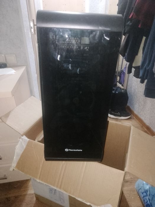 Продам кейс . Thermaltake View 32 TG RGB