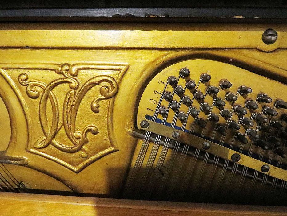 Продам старинное пианино