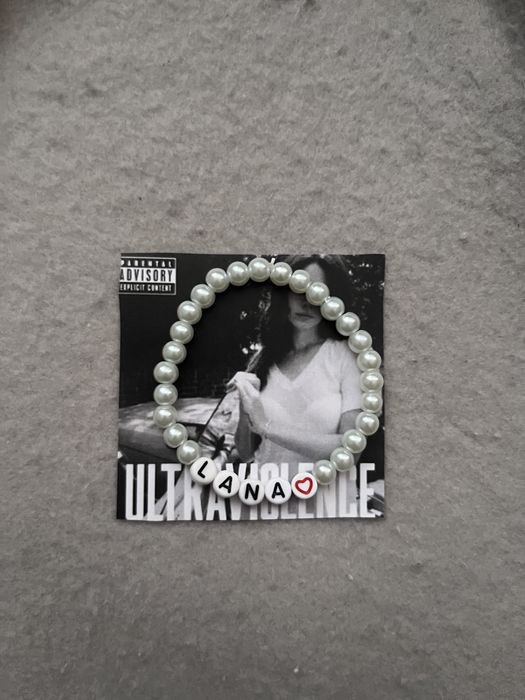 Гривни Taylor Swift ; BTS ; The Weeknd ; Lana Del Rey