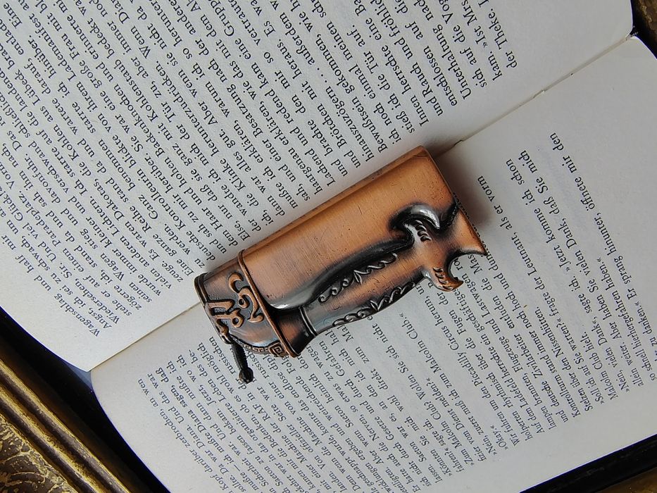 Brichetă metalică veche pentru colecționari