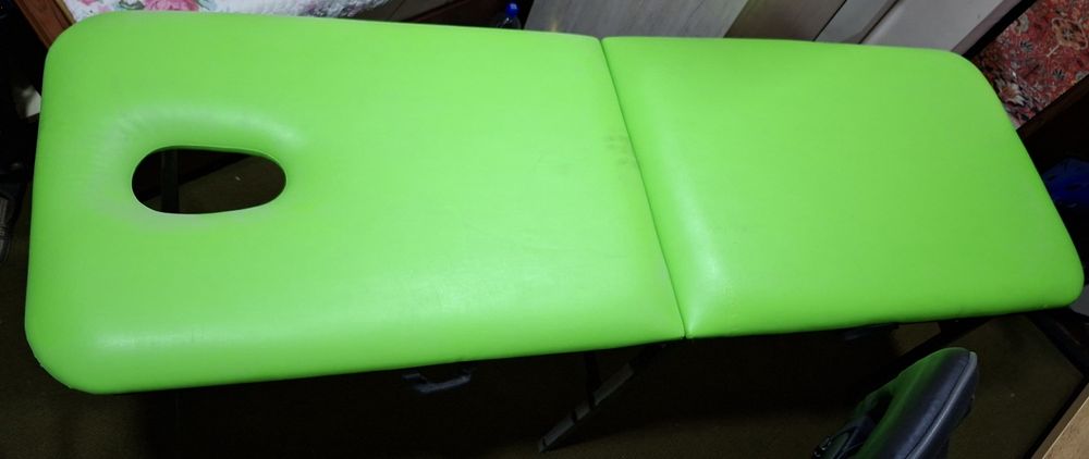 Massaj uchun kushetka yangi