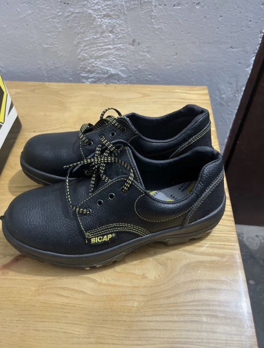 Adidasi cu bombeu de fier 43