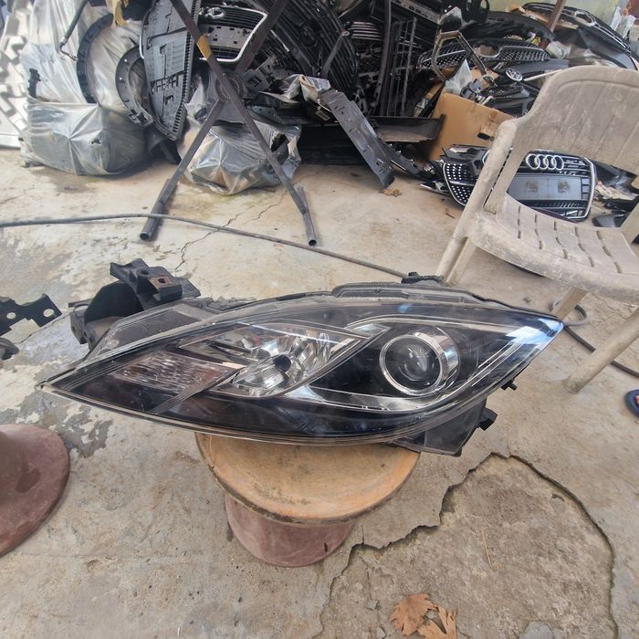 Mazda 6  2009 ляв и десен фар