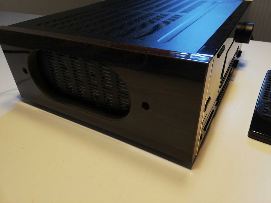 Amplificator QUADRAL model LOGIC FIVE cu telecomanda - Impecabil/Korea