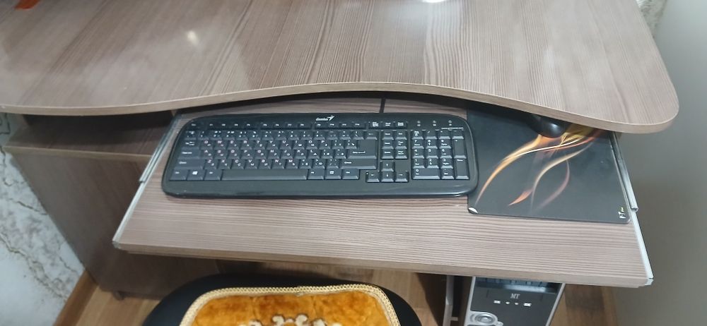 Стол компьютерный
