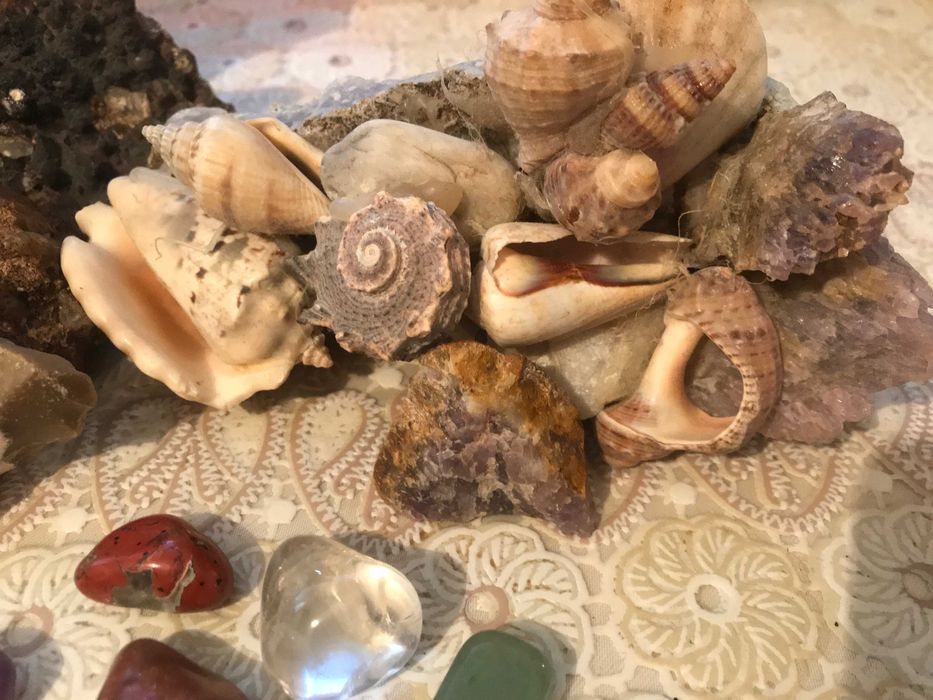 Продавам лот минерали-различни