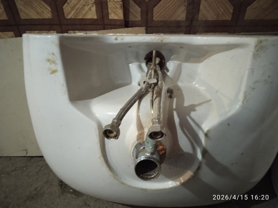 Продам раковину-тюльпан б/у для ванной