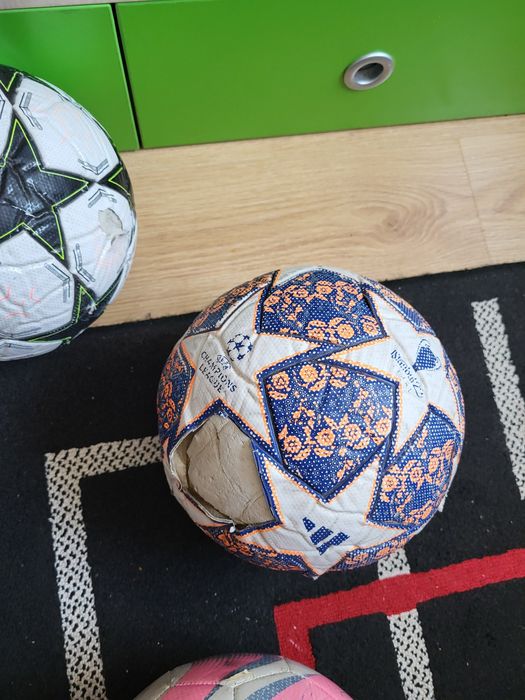 Trei mingi la pret de una