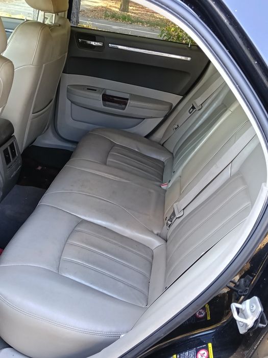 Vând Chrysler 300c 3.0crd 218cp