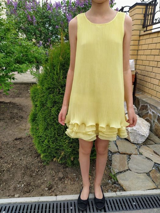 Продам красивое платье для девочки 10-12 лет