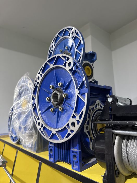 Podshipnik ,salnik,remen,bolt gayka,reduktor,pnevma slinder, instrumet