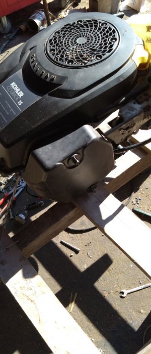 Vând motor kohler courage 15 sv477s