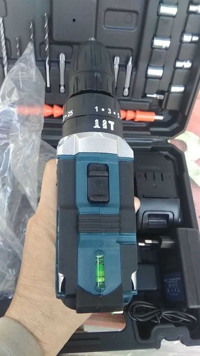 Шуруповерт новый в упаковке