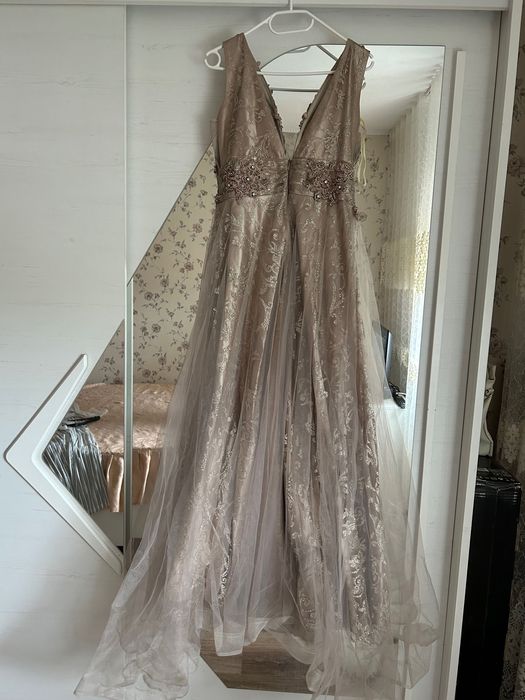 Vând rochie banchet