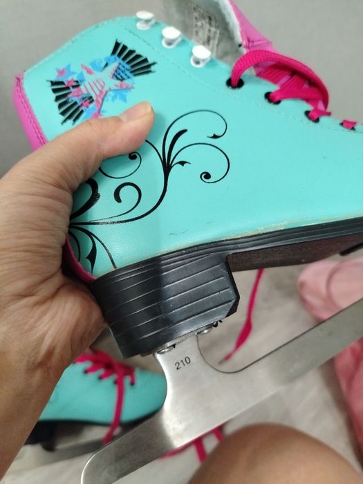 Коньки для девочки 34 рновые