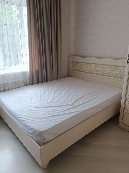 Двухспальная кровать
