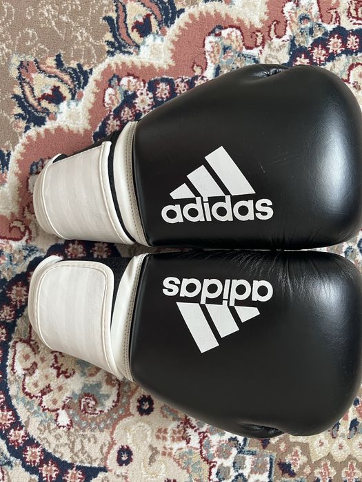 Боксерские перчатки