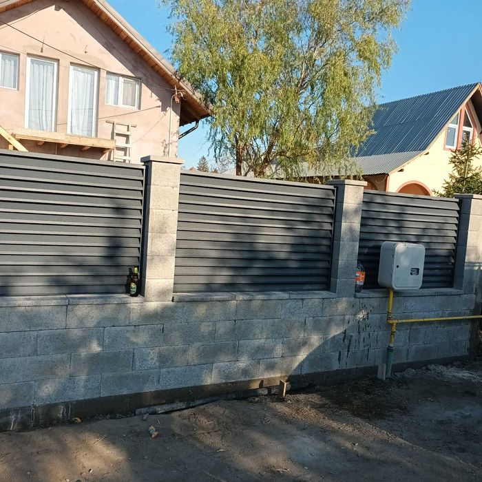 Garduri din panou stil jaluzele, sipca metalica, tabla, plasa si BCA