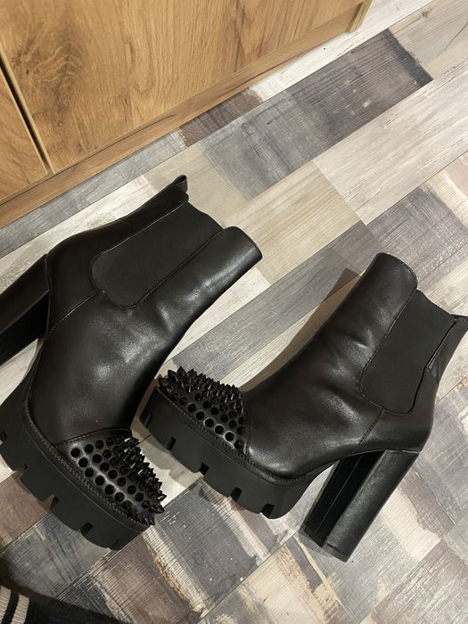 Зимни боти с шипове