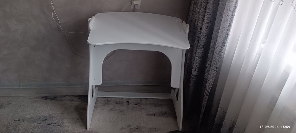 Продам растущую парту со стулом