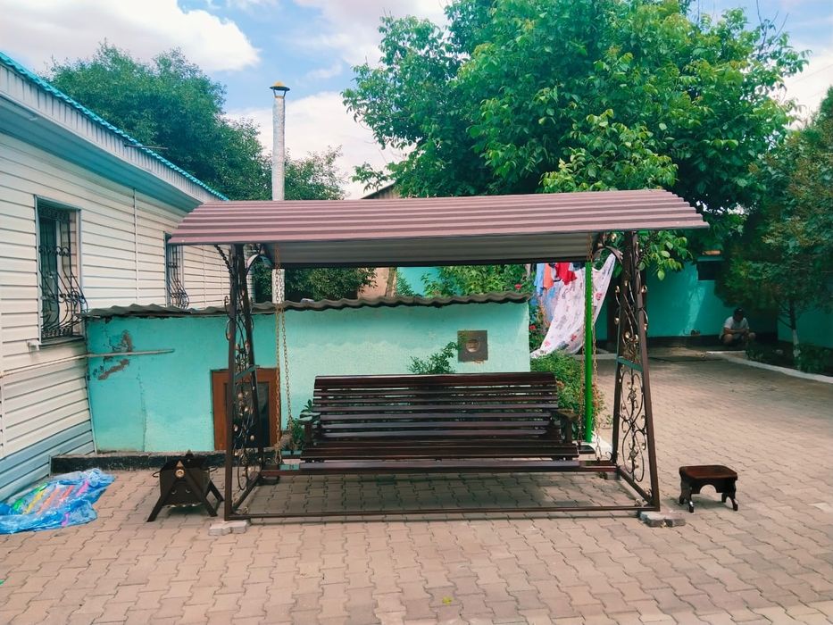 Продам садовую качелю