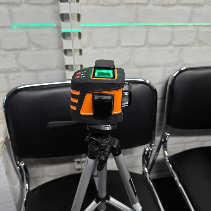 Лазерен нивелир NEO Tools 75-108 с телескопичен статив Einhell