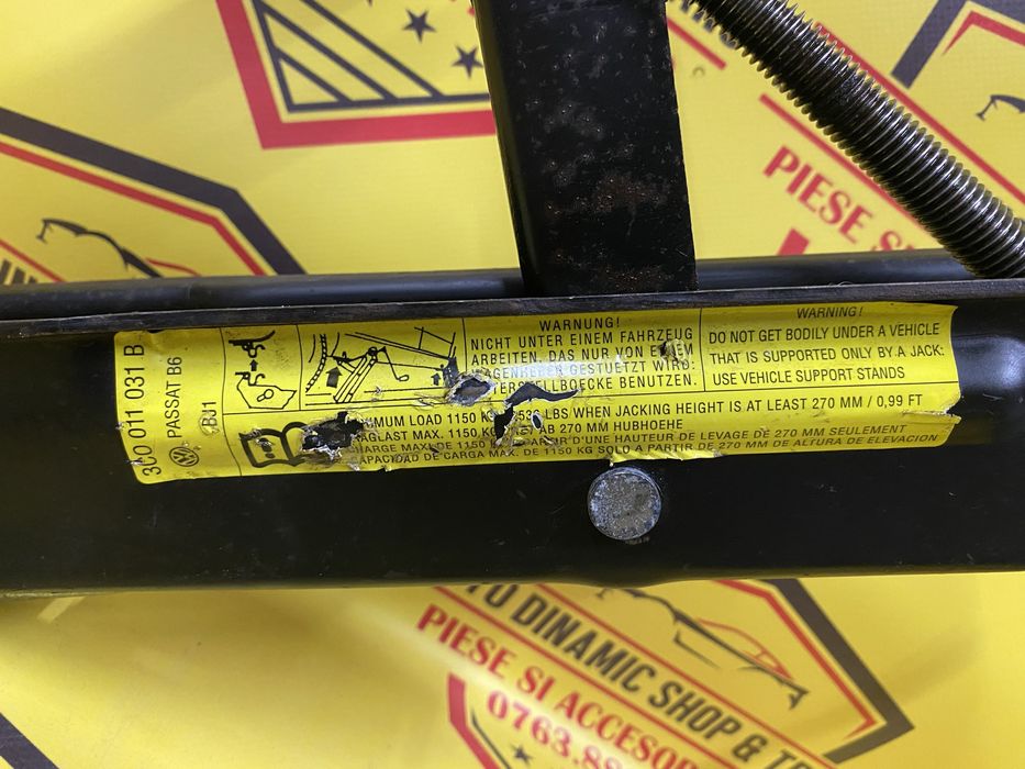 Cric auto Volkswagen original Vw Passat B6 B7  Oem: 3C0011031 B BN3