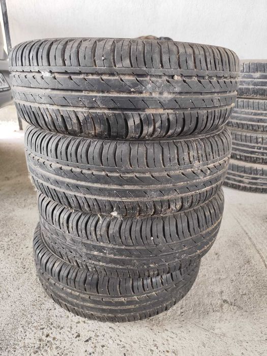 Vând 8 jante din aluminiu R14 si 8 cauciucuri, 4 Continental de vară și 4 Dunlop de iarna