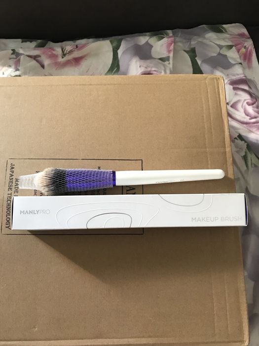 Продается кисточка для макияжа Manlypro