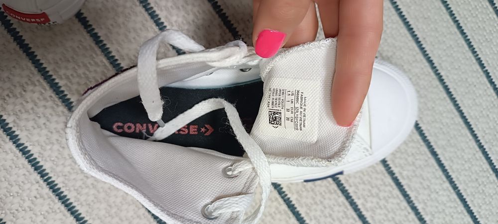 Vând tenesi marca Converse mărimea 33