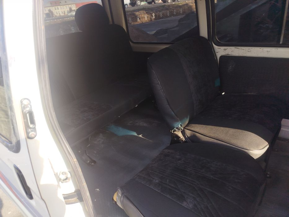 Дамас сотилади. Йили 2009.