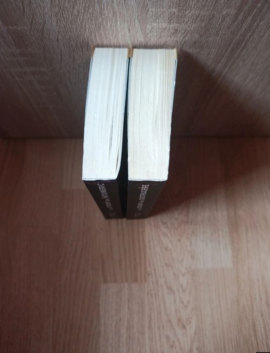 Cărțile Un strop de întuneric vol 1 +Un strop de distrugere vol 2