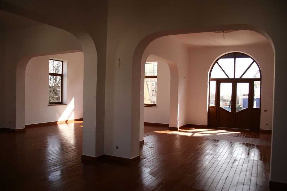 Proprietar: Inchiriez spatiu comercial Ultracentral, 220mp, Roman, Neamt